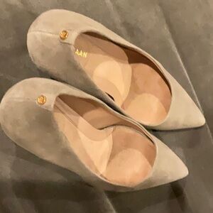 Cole Haan crème suede pointed Toe 2.5” heels
